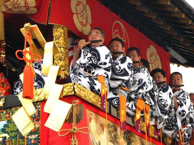 dàn nhạc công trên kiệu